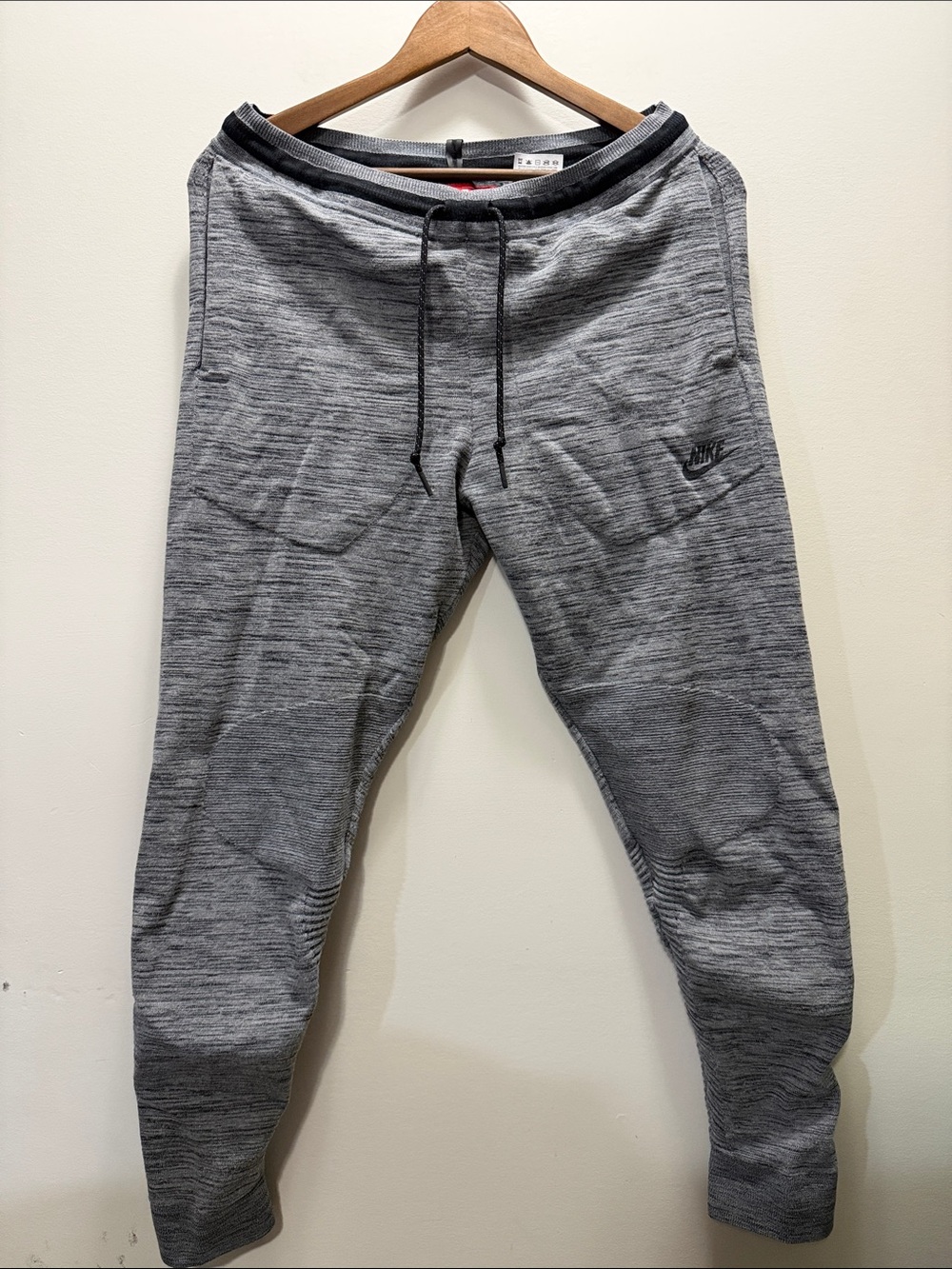 Nike Men's Heather Gray Tech Knit Joggers Size Small